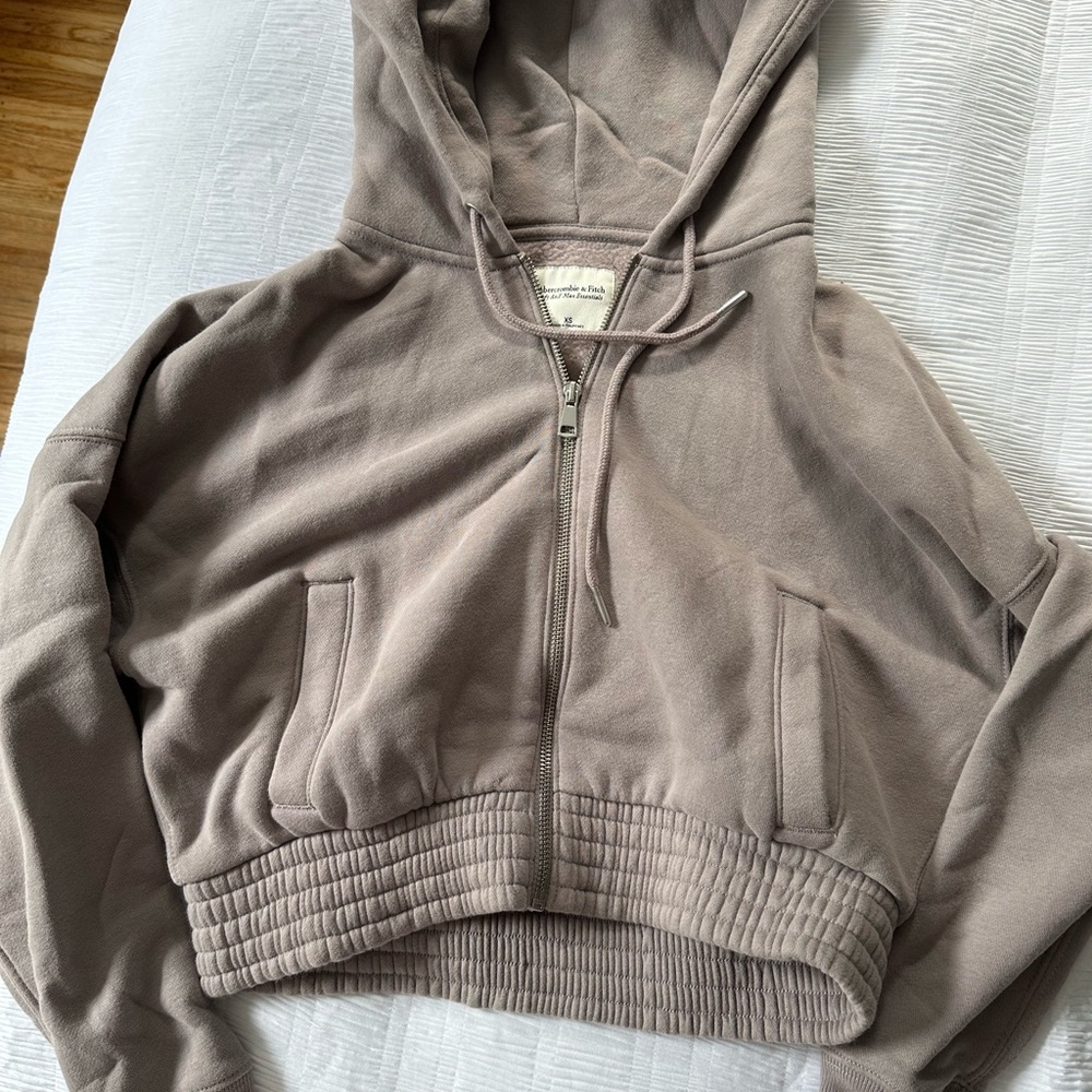 Abercrombie cropped hoodie